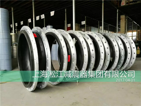 DN800热镀锌法兰橡胶软接头加工完毕 镀锌橡胶软接头